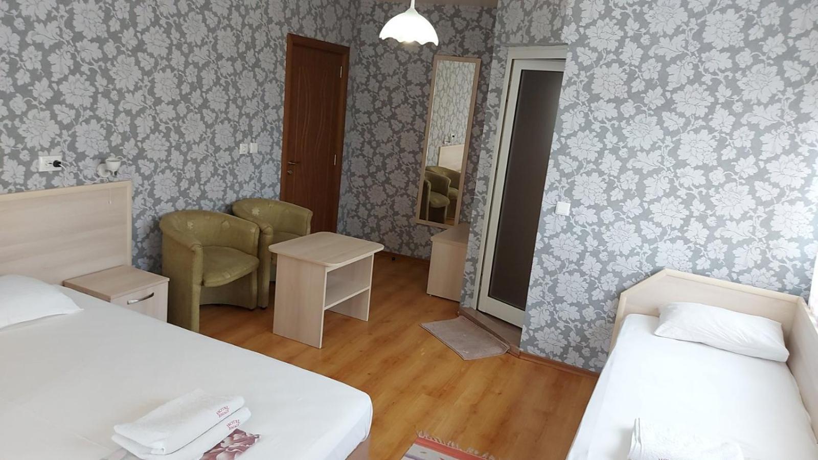Family Hotel Emaly 1 Bankja Eksteriør bilde